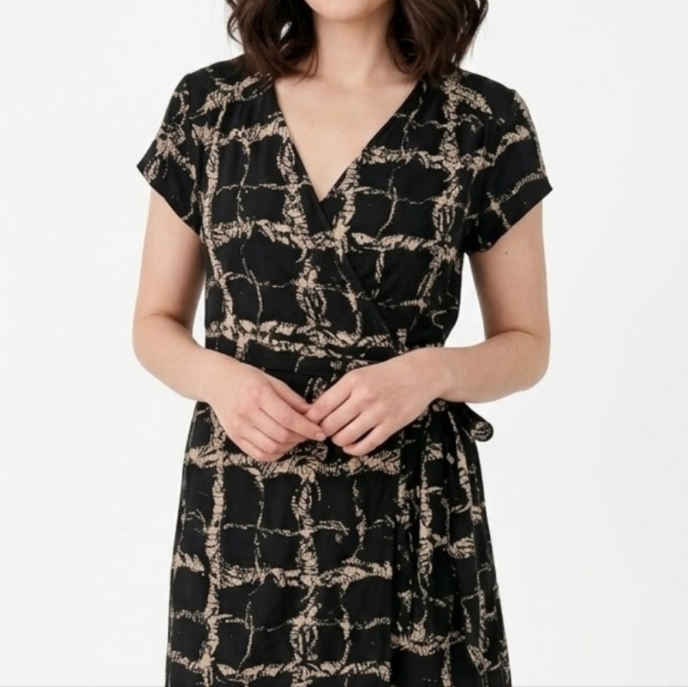 Banana Republic Woman's  flattering wrap design  Top Size L